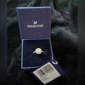 Size 5 Swarovski Attract Light Round Ring. Worn once or twice